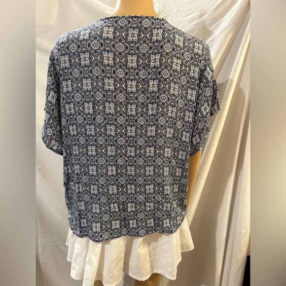 Cabana Cay tie front,  SZ Medium blouse. - Picture 3 of 6